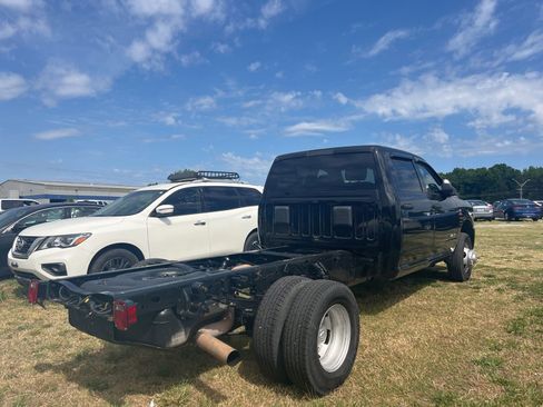 Used 2022 RAM 3500 Tradesman RWD image 13