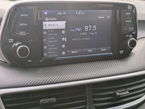 Used 2019 Hyundai Tucson SE image 18