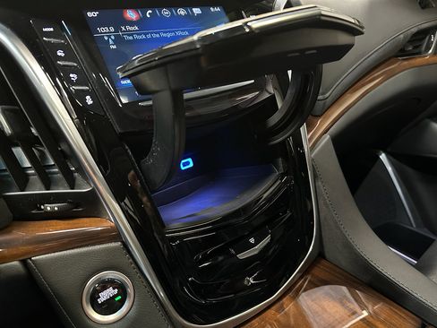 Used 2020 Cadillac Escalade Luxury image 36