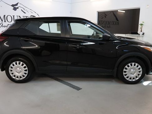 Used 2021 Nissan Kicks S FWD image 8