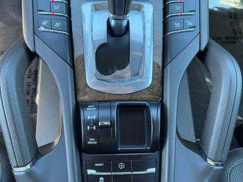 Used 2016 Porsche Cayenne image 26