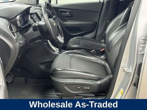 Used 2018 Chevrolet Trax LT w/ LT Convenience Package AWD/4WD image 14