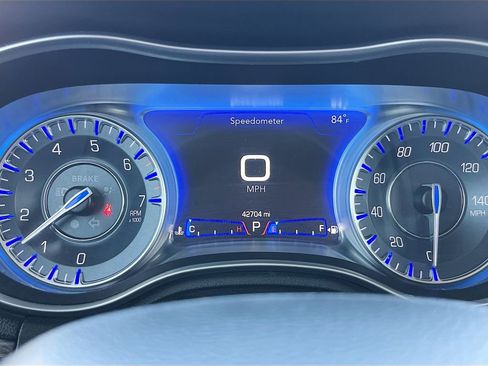 Used 2022 Chrysler 300 Touring w/ Sport Appearance Package RWD image 12