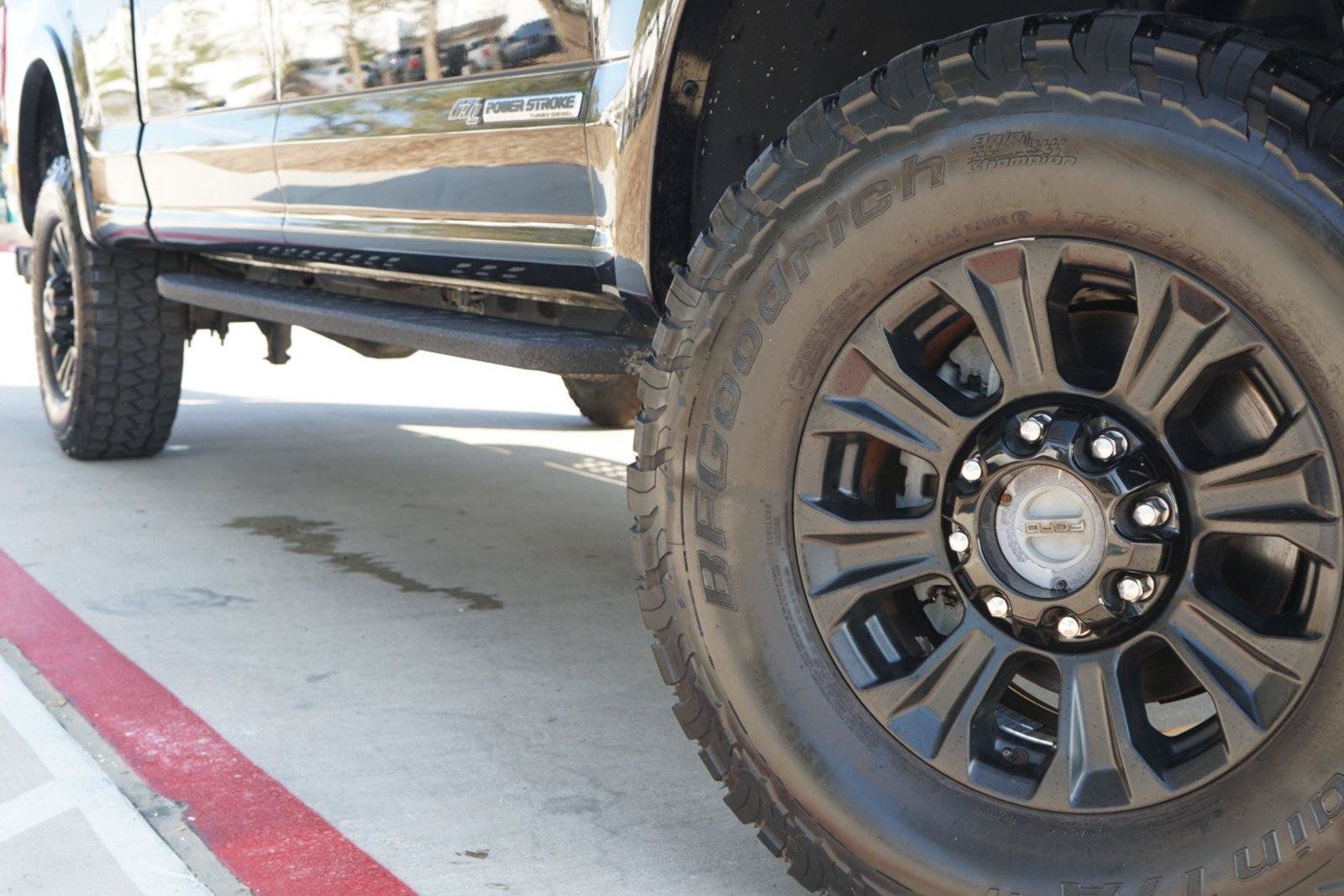 Used 2022 Ford F350 Lariat w/ Tremor Off-Road Package AWD/4WD image 2