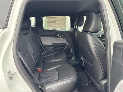 New 2026 Jeep Compass Latitude image 7