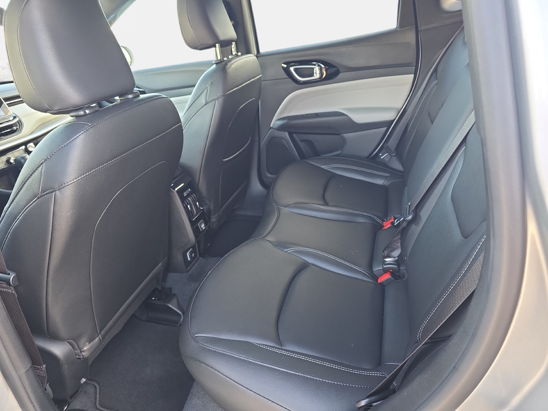 Used 2025 Jeep Compass Limited AWD/4WD image 13