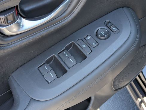 Used 2025 Honda HR-V LX image 13