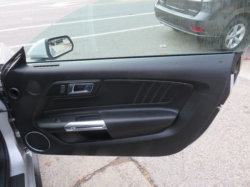 Used 2017 Ford Mustang Premium image 28