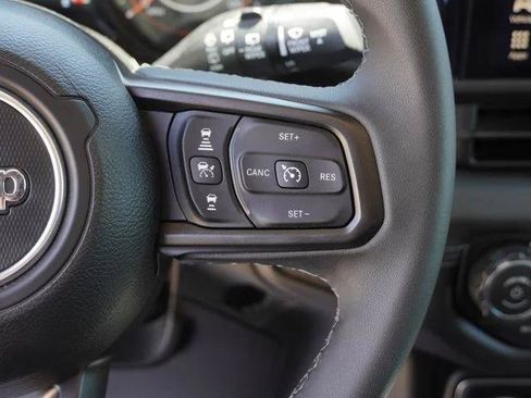 Used 2026 Jeep Wrangler Unlimited Rubicon AWD/4WD image 26