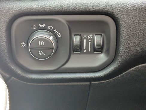 New 2026 RAM 3500 Laramie AWD/4WD image 24