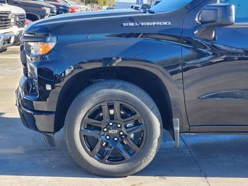 Used 2023 Chevrolet Silverado 1500 Custom image 9