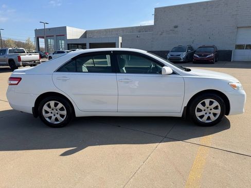 Used 2011 Toyota Camry LE image 6