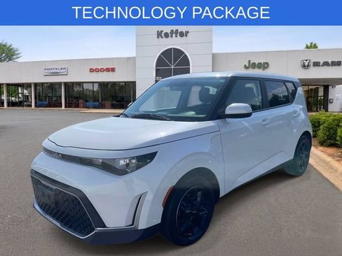Used 2023 Kia Soul LX w/ LX Technology Package FWD image 1