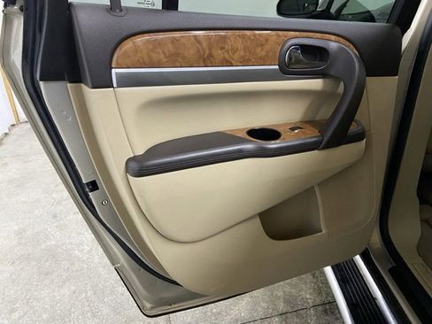 Used 2009 Buick Enclave CXL w/ Entertainment Package #2 image 32