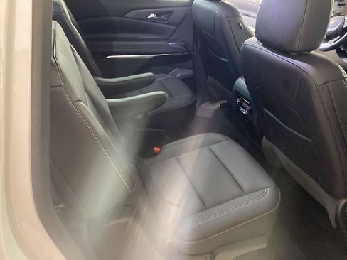Used 2025 Chevrolet Traverse LT FWD image 25