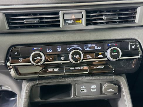 New 2025 Honda Pilot Touring image 19