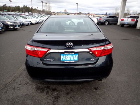 Used 2017 Toyota Camry SE image 4