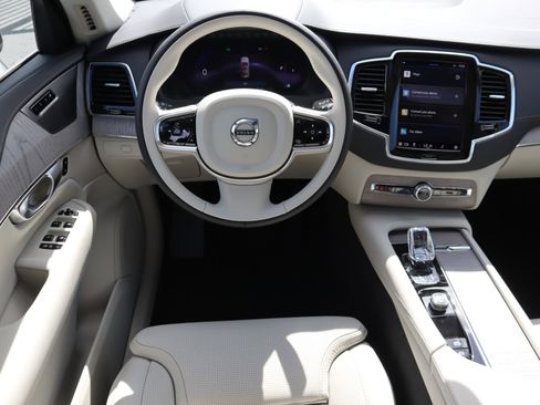 Certified 2024 Volvo XC90 B6 Ultimate image 42