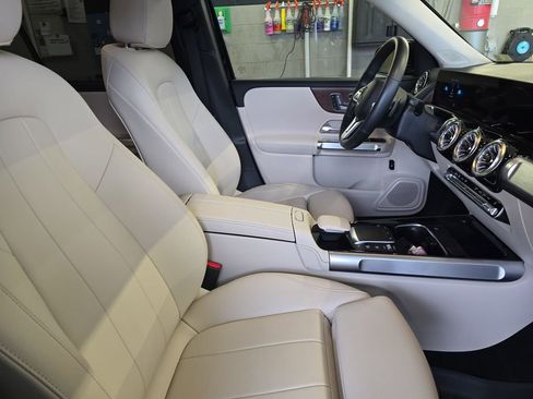 Certified 2022 Mercedes-Benz GLB 250 4MATIC w/ Premium Package Lite image 10