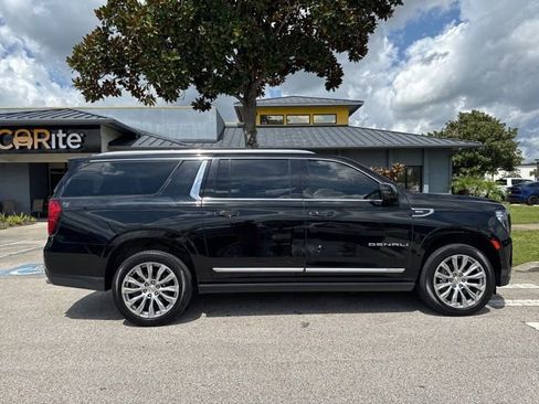 Used 2023 GMC Yukon XL Denali AWD/4WD image 8