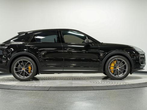 Used 2024 Porsche Cayenne Turbo GT AWD/4WD image 23