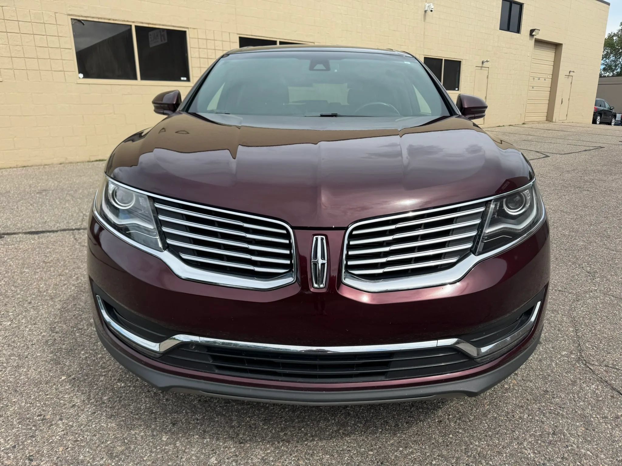 Used 2017 Lincoln MKX Select w/ Select Plus Package AWD/4WD image 2