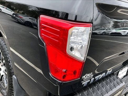 Used 2021 Nissan Titan SV w/ SV Convenience Package image 27