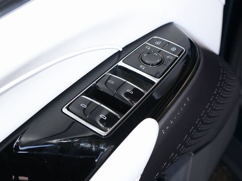 New 2026 Cadillac Lyriq Luxury image 11