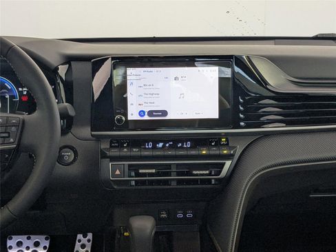 Certified 2025 Toyota Camry SE w/ Convenience Package image 32