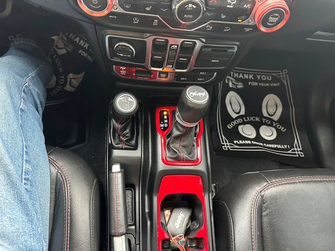 Used 2019 Jeep Wrangler Unlimited Rubicon AWD/4WD image 15