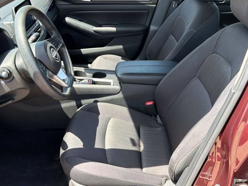 Used 2025 Nissan Altima 2.5 SV FWD image 5