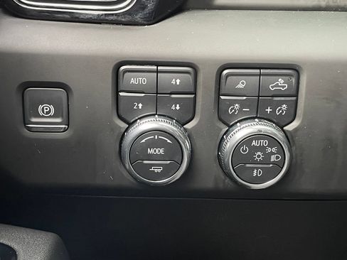 Used 2025 GMC Sierra 2500 AT4 AWD/4WD image 13