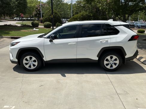 Used 2025 Toyota RAV4 LE AWD/4WD image 7