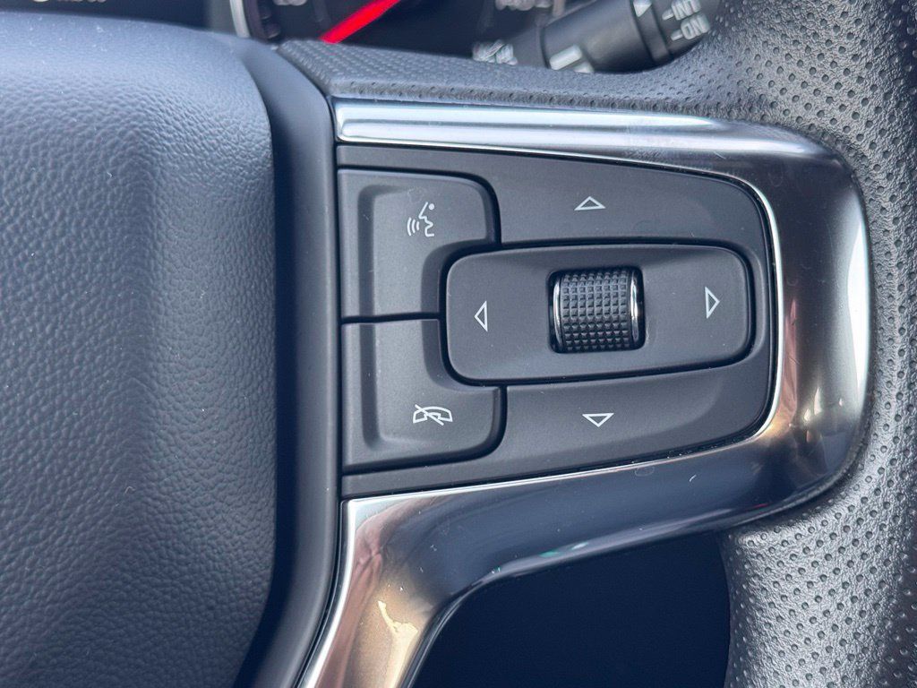 Used 2025 Chevrolet Blazer LT AWD/4WD image 10