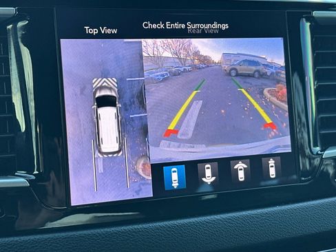 Used 2020 Chrysler Pacifica Touring-L Plus image 21