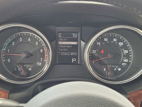 Used 2011 Jeep Grand Cherokee Limited w/ Luxury Group II AWD/4WD image 8