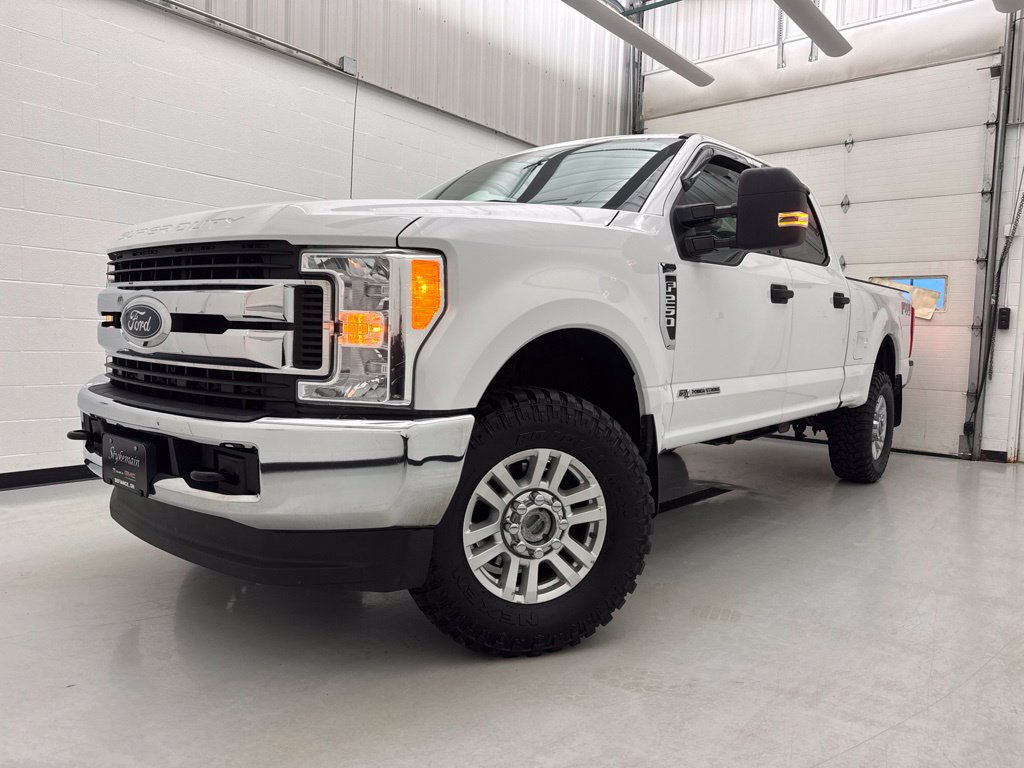 Used 2017 Ford F250 XLT w/ FX4 Off-Road Package AWD/4WD image 3