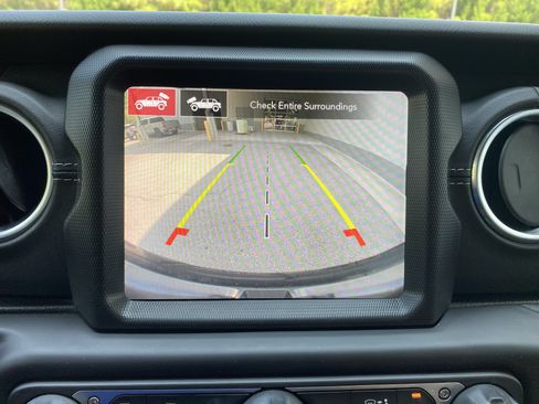 Used 2021 Jeep Wrangler Unlimited Sahara AWD/4WD image 26