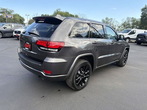 Used 2019 Jeep Grand Cherokee Altitude AWD/4WD image 5