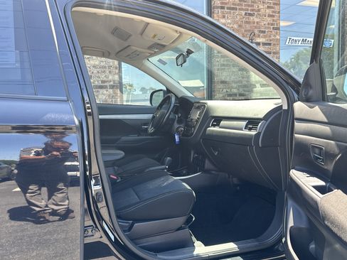 Used 2017 Mitsubishi Outlander ES AWD/4WD image 15