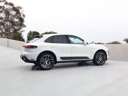 Certified 2025 Porsche Macan AWD/4WD image 8