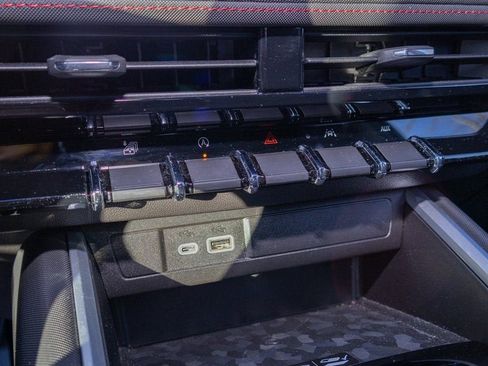 Certified 2024 Chevrolet Colorado Z71 w/ Z71 Convenience Package 2 image 21