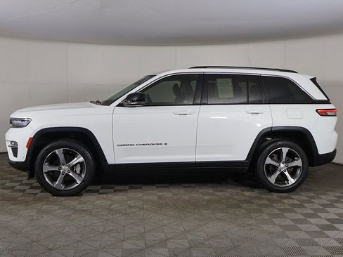 Used 2023 Jeep Grand Cherokee Limited w/ Luxury Tech Group II AWD/4WD image 19