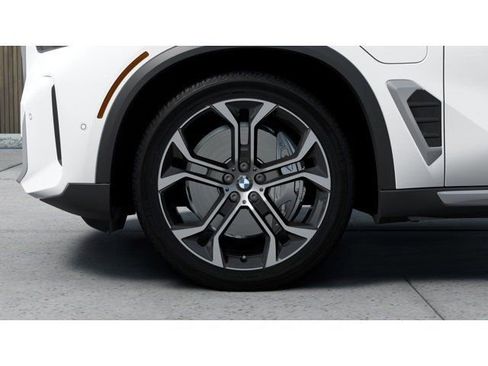 New 2026 BMW X5 xDrive50e w/ Climate Comfort Package AWD/4WD image 7