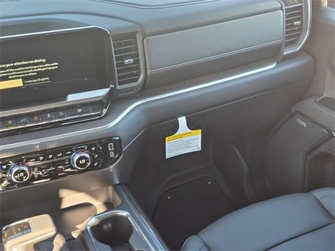 New 2026 GMC Sierra 1500 SLT image 16