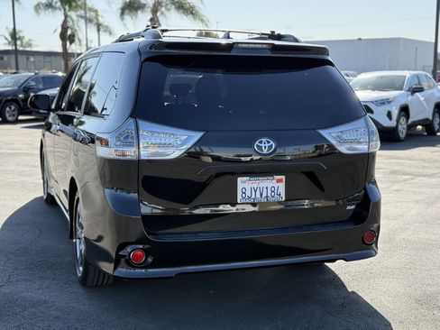 Certified 2019 Toyota Sienna SE image 9