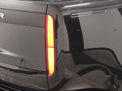 Used 2024 Land Rover Range Rover SE image 8
