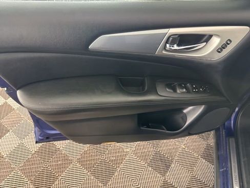 Used 2020 Nissan Pathfinder SL AWD/4WD image 18