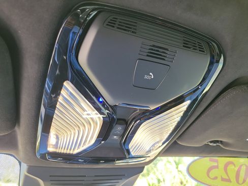 Used 2025 BMW X7 M60i image 20