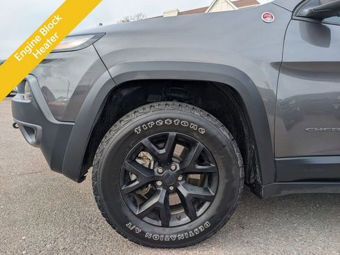 Used 2018 Jeep Cherokee Trailhawk w/ Cold Weather Group image 10